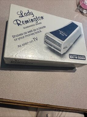 Lady Remington Electric Shaver in White and Navy NEW UNOPENED